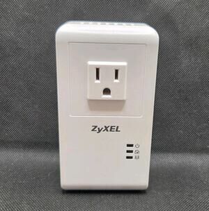ZyXEL PLA4215 Gigabit Ethernet Powerline 500Mbps Wall-Plug Pass-Through Adapter